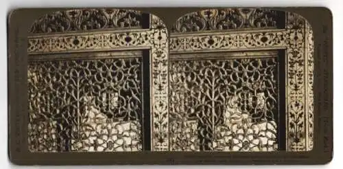 Stereo-Fotografie H. C. White Co., Chicago, Ansicht Agra, Lace Like screen with marble inlaid Taj Mahal