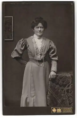 Fotografie C. Stichaner, Ulm, Ensingerstr. 4, Bürgerliche Dame im Kleid