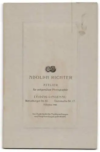 Fotografie Adolph Richter, Leipzig-Lindenau, Merseburger-Str. 61, Gutsmuths-Str. 17, Junger Herr im Anzug mit Krawatte