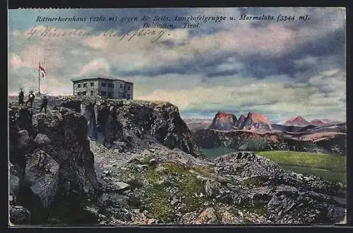AK Rittnerhornhaus, Panorama mit Wanderern und die Sella, Langkofelgruppe und Marmolata