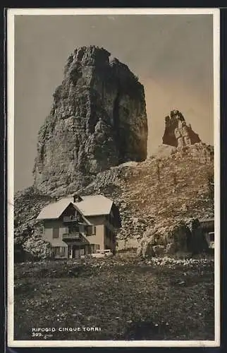 AK Rifugio Cinque Torri, Ortspartie mit Berghütte