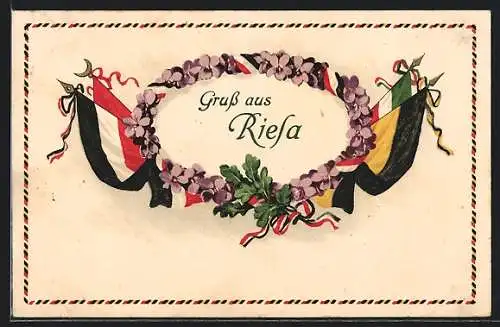 AK Riesa, Gruss mit Blumenkranz und Fahnen des Zweibunds