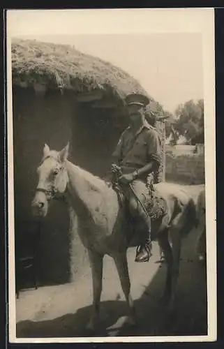 AK Britischer Soldat in Uniform zu Pferd