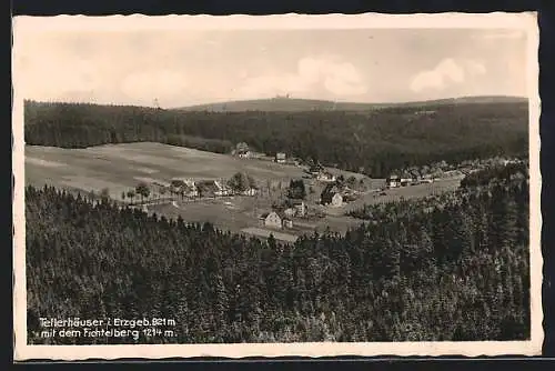 AK Tellerhäuser i. Erzgeb., Ortsansicht mit dem Fichtelberg