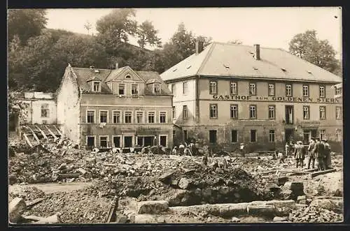Foto-AK Bad Berggiesshübel, Unwetterkatastrophe im Juli 1927 am Hotel und Gasthof zum Goldenen Stern