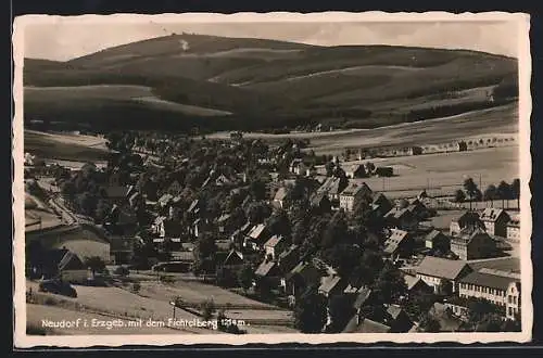 AK Neudorf / Erzgeb., Ortsansicht mit dem Fichtelberg