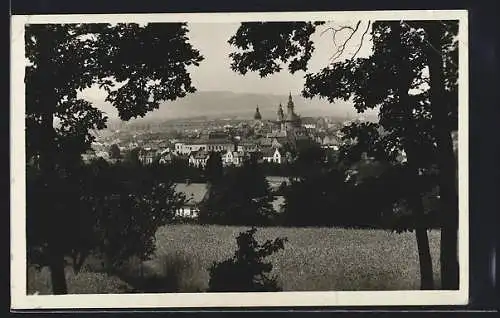 AK Hranice na Morave-Mähr. Weisskirchen, Blick von einer entfernten Anhöhe auf den Ort