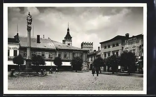 AK Leipnik /Lipnik, Námesti, Marktplatz mit Mariensäule und Geschäften