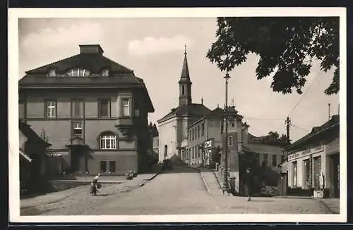 AK Prerov, Strassenpartie mit Blick zur Kirche