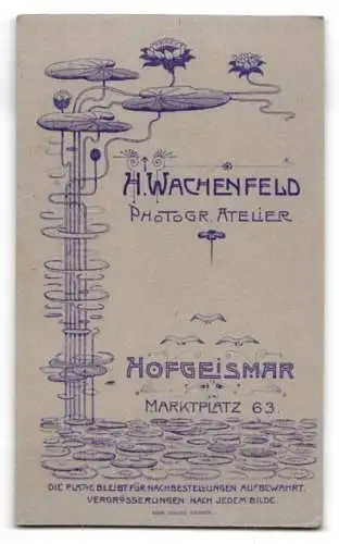 Fotografie H. Wachenfeld, Hofgeismar, Marktplatz 63, Soldat mit Kneifer u. Oberlippenbart, Einjährig Freiwilliger