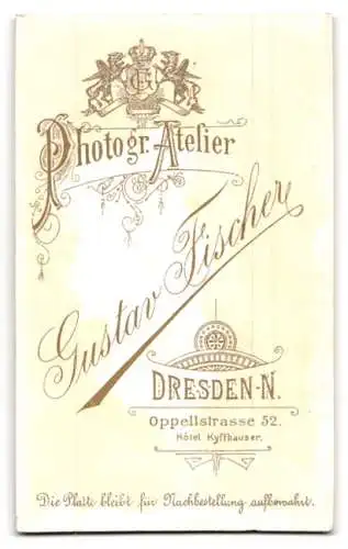 Fotografie Gustav Fischer, Dresden, Oppellstr. 52, Soldat mit Schirmmütze u. Schnauzbart
