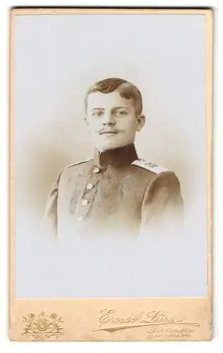 Fotografie Ernst Lürs, Bremen, Am Wall 141, Soldat Regiment 75 mit Oberlippenbart in Uniform