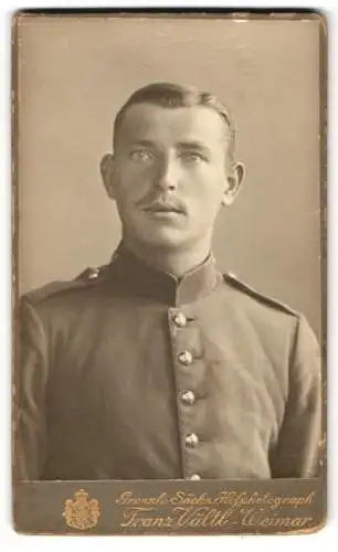 Fotografie Franz Vältl, Weimar, Schröterstr. 31, Soldat mit Scheitel u. Oberlippenbart