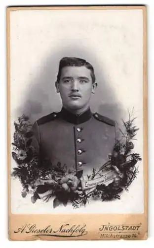 Fotografie A. Gieseler Nachf., Ingolstadt, Milchstr. 14, Junger Soldat 13. Regiment in Uniform