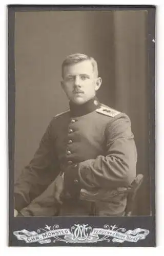 Fotografie Chr. Mönsted, Verden, v. d. Neuen Thor 45, Artillerist des 26. Regiments in Uniform