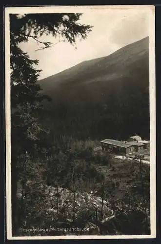 AK Melzergrundbaude, Panorama mit Baude und Riesengebirge