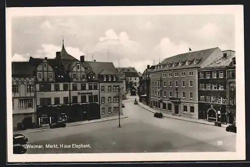 AK Weimar, Markt mit Haus Elephant und Geschäften