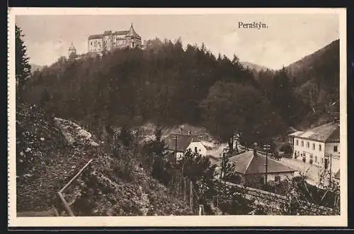 AK Pernstýn, Feldpartie mit Blick zum Schloss