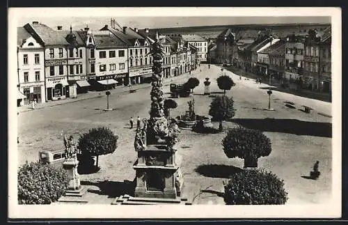 AK Wischau, Masarykplatz mit Denkmal