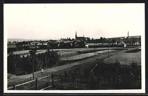 AK Zbysov u Brna, Ortsansicht aus der Ferne