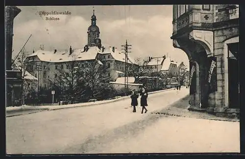 AK Dippoldiswalde, Strassenpartie mit Blick zum Schloss