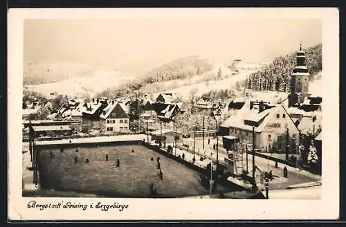 AK Geising i. Erzgebirge, Gesamtansicht der verschneiten Bergstadt