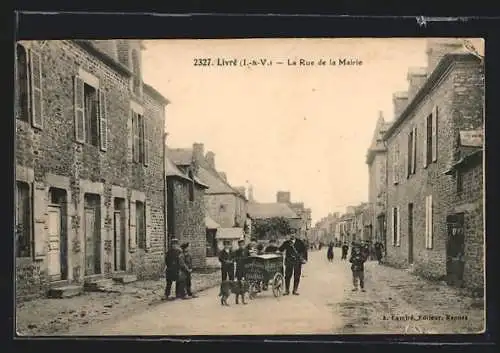 AK Livré, La Rue de la Mairie