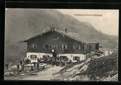 AK Wallberg-Unterkunftshaus, Berghütte mit Gästen