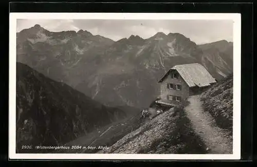 AK Waltenbergerhaus, Berghütte mit Bergpanorama