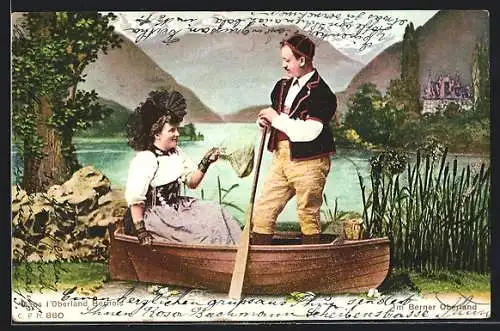 AK Berner Oberland, Paar in Tracht im Ruderboot vor einem See