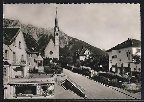 AK Schaan, Laurenziuskirche mit Teppichgeschäft und Fürstensteig