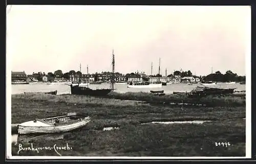 AK Burnham-on-Crouch, Ortspanorama mit Hafen