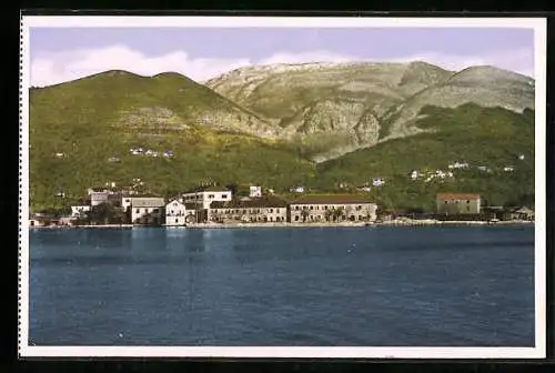 AK Tivat, Blick vom Wasser auf den Küstenort