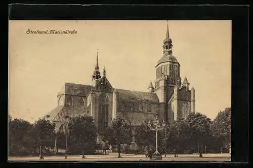 AK Stralsund, Marienkirche, von der Strasse gesehen