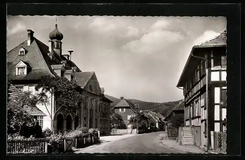 AK Biberach i. Kinzigtal, Rathaus mit Hauptstrasse