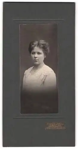 Fotografie Atelier Ideal, Hamburg, Eimsbütteler Chaussee 10a, Portrait Margarete Scharmberg, Gut Grünhof, 1910