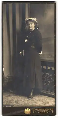 Fotografie Wilhelm Adler, Coburg, Allee 6, Junge Frau mit Kopfschmuck