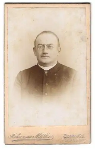 Fotografie Johannes Müller, Bonn a. Rh., Pastor im mit Collar und Zwickerbrille