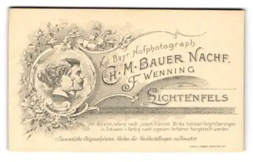 Fotografie Ch. M. Bauer Nachf., Lichtenfels, Fotografen Paar im Seitenprofil nebst Ateliersanschrift