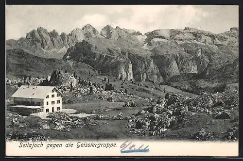 AK Sellajoch-Haus, Berghütte gegen die Geisslergruppe
