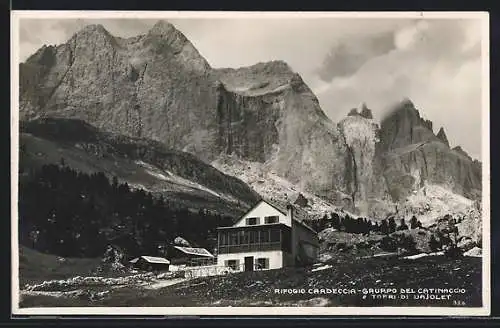 AK Rifugio Cardeccia, Berghütte vor Gipfelpanorama