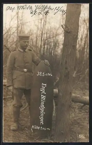 AK Deutscher Soldat mit englischem Blindgänger