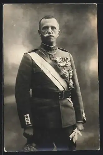 AK Vittorio Emanuele von Italien in Uniform