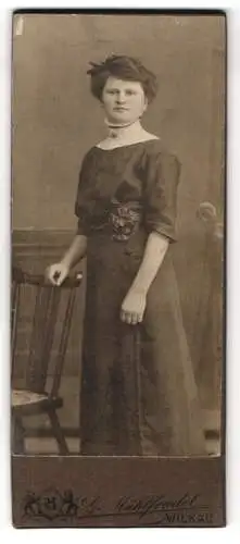 Fotografie Gustav Mühlfriedel, Wilkau i. S., Junge Dame im hübschen Kleid