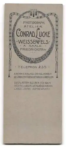 Fotografie Conrad Lucke, Weissenfels a. Saale, Friedrichstr. 4, Ehepaar in zeitgenössischer Kleidung