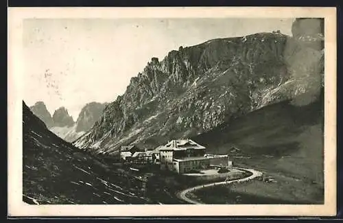 AK Christomanoshaus /Pordoijoch, Berghütte mit Langkofel und Sella