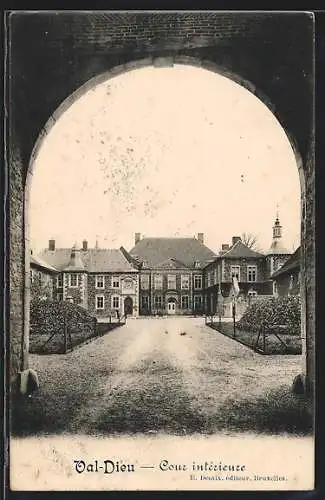 AK Val-Dieu, Cour intérieure