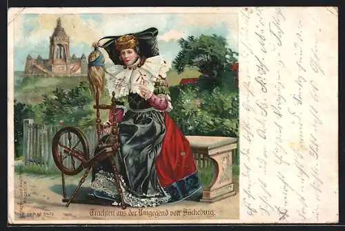 AK Junge Frau in Schaumburg-Lippischer Tracht sitzt im Freien an einem Spinnrad