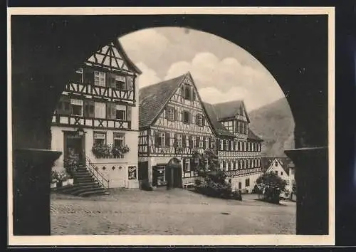 AK Schiltach im Schwarzwald, Marktplatz durch Tor gesehen