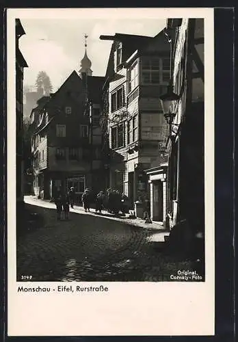 AK Monschau / Eifel, Blick in die Rurstrasse mit Kindern